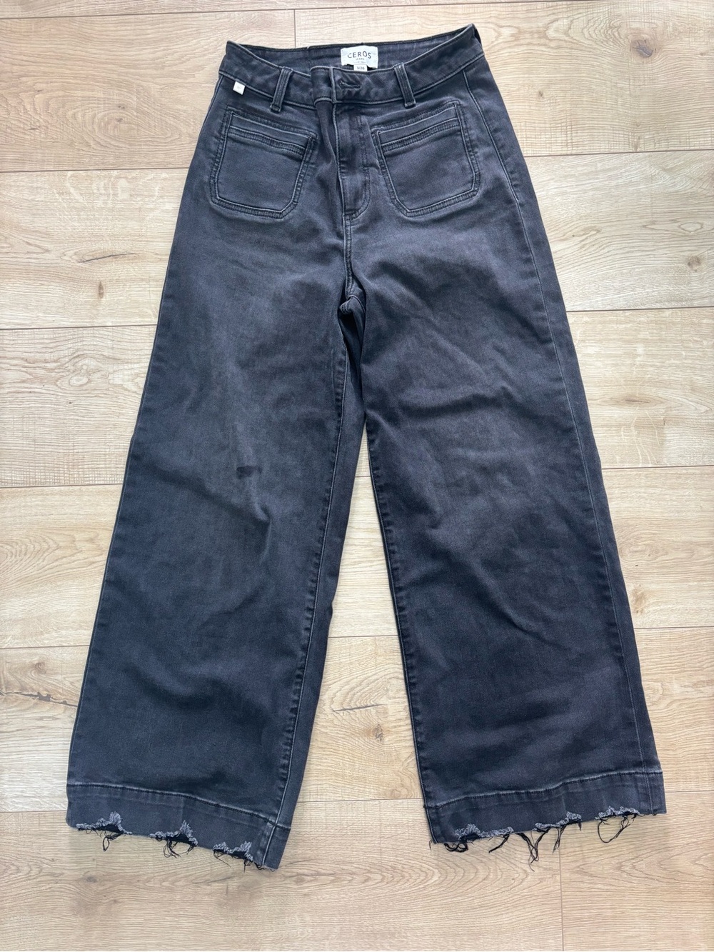 Ceros Cropped Wide Leg Raw Hem Black Jeans Front Pocket Jeans Size 26
